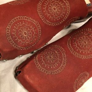 ✨Vintage Tommy Hilfiger woman’s wooden soles clogs.✨Burgundy.✨